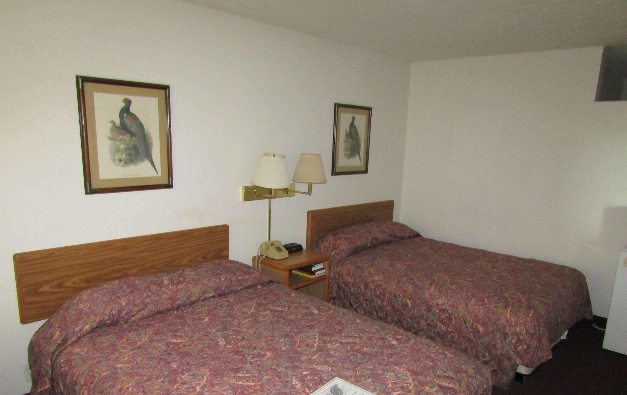 Huron Dakota Inn מראה חיצוני תמונה