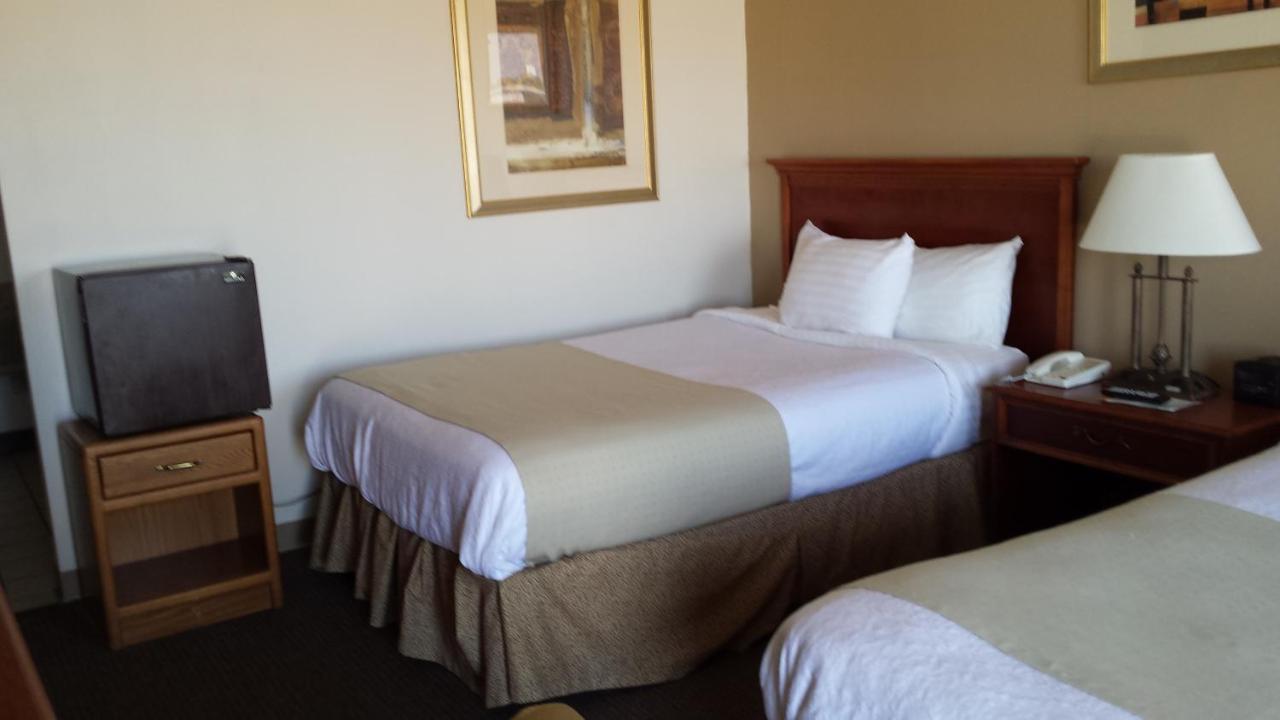 Huron Dakota Inn מראה חיצוני תמונה