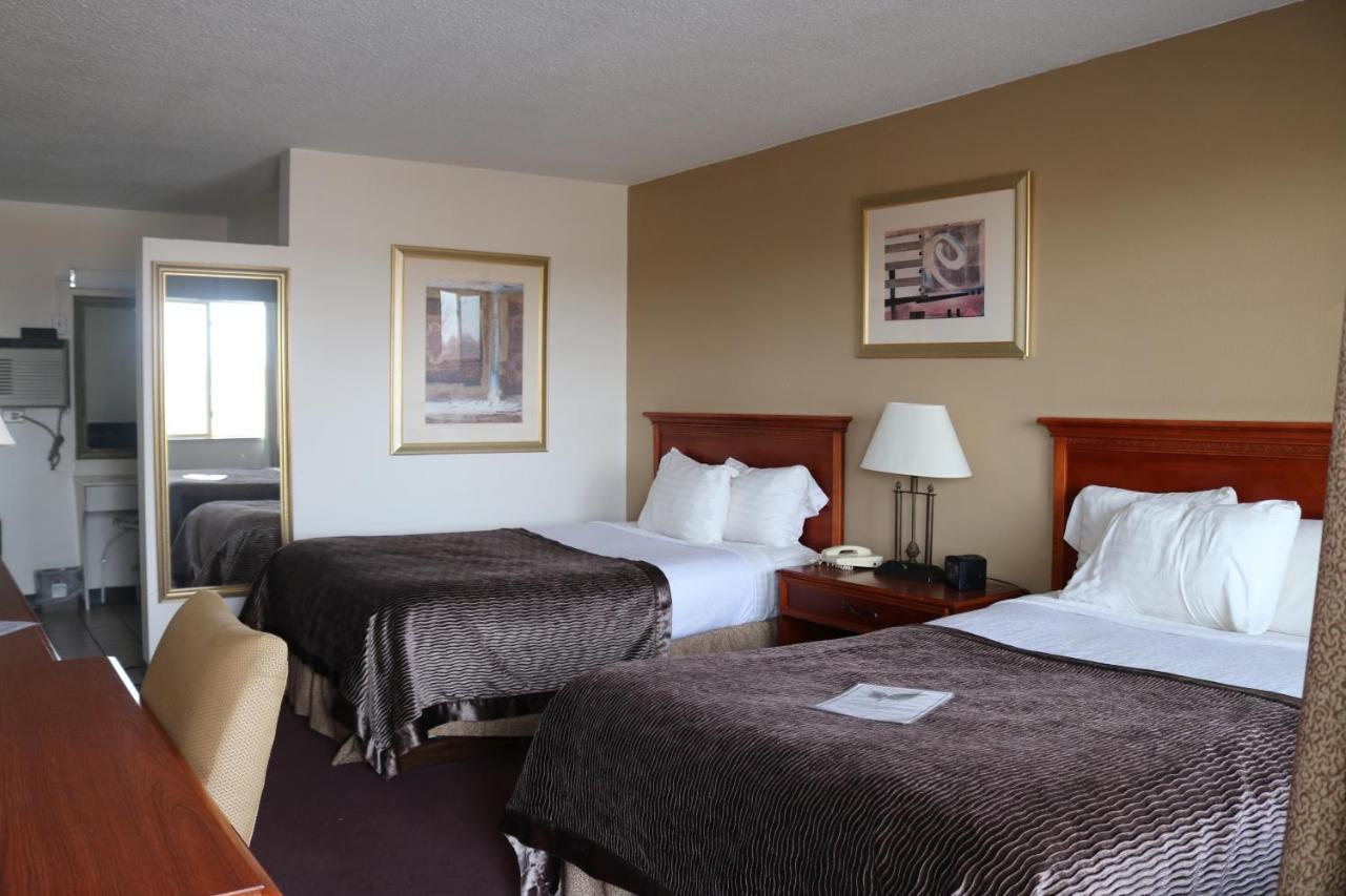 Huron Dakota Inn מראה חיצוני תמונה